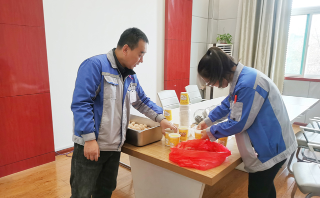 布洛爾公司為女工們準備了豐富營養的早餐